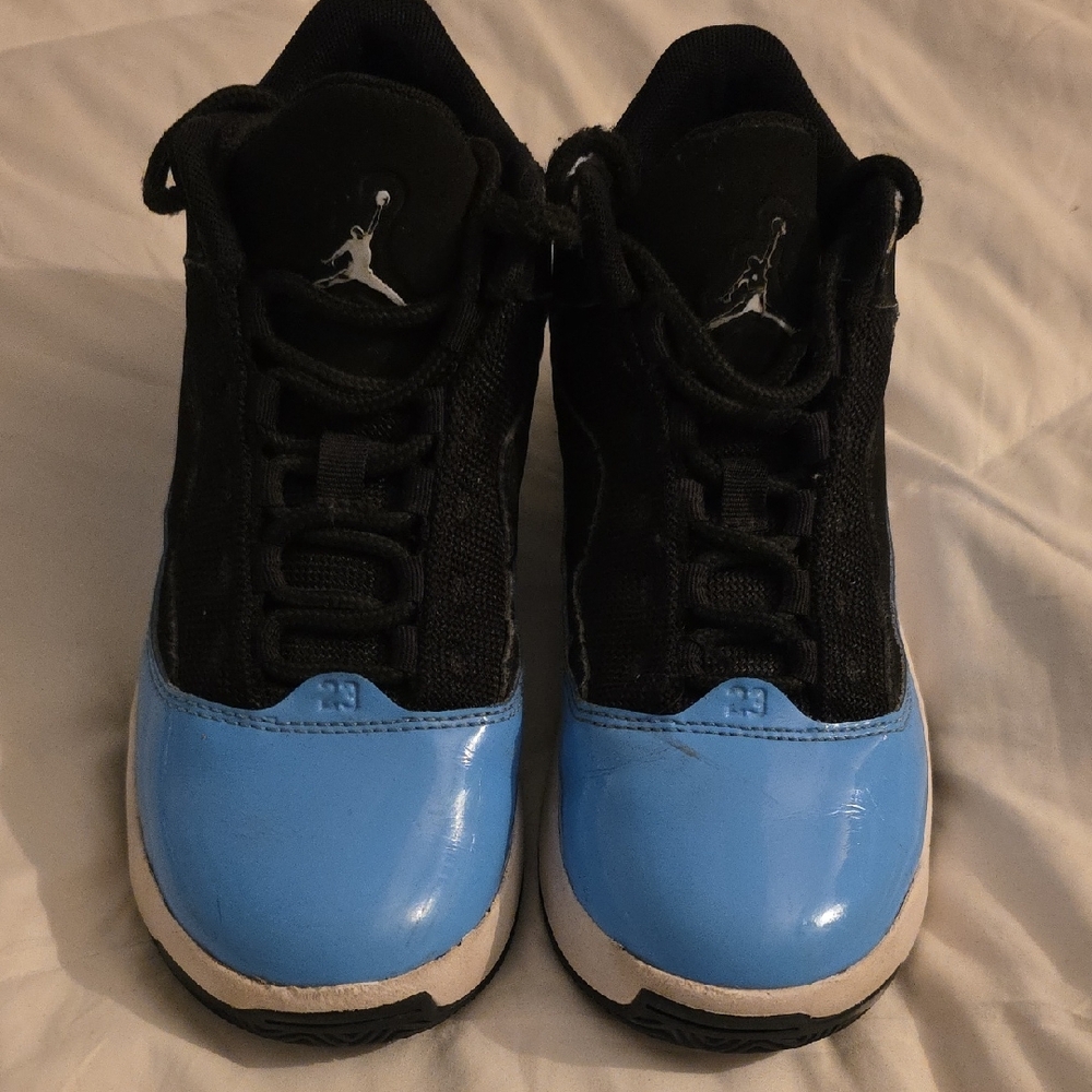 Jordan Kids Max Aura 2 in Black and Blue